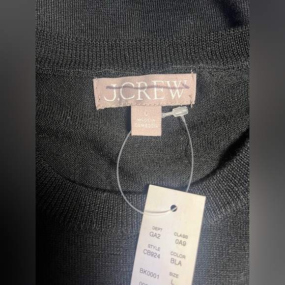 J.Crew Carolyn fitted crewneck sweater in merino wool in black - Picture 8 of 9